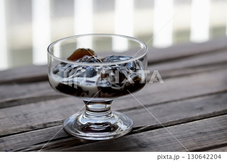 ゼラチンで作ったクラッシュコーヒーゼリー 130642204