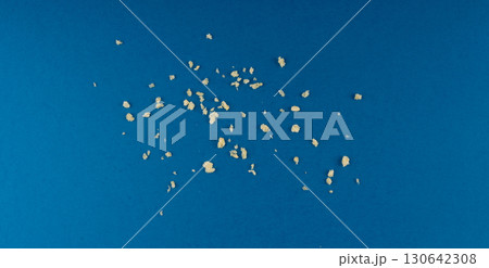 Bread crumbs, scattered breadcrumbs, crushed rusk bread crumbs for nuggets, panko Bread crumbs, scattered breadcrumbs, crushed rusk bread crumbs for nuggets, panko 130642308
