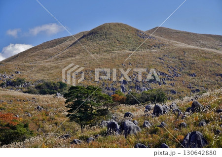 秋の平尾台　茶ケ床園地より 130642880
