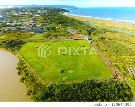 初秋の北海道江差町でパークゴルフ場の風景を空撮 130644396