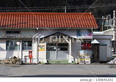 伯備線根雨駅にて（鳥取県日野郡日野町） 130645281