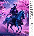 日本の城を背景に馬に乗って戦う侍 130645501