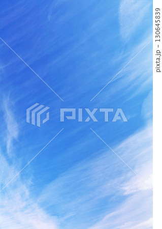 秋の青空と雲 秋の青空と雲 130645839