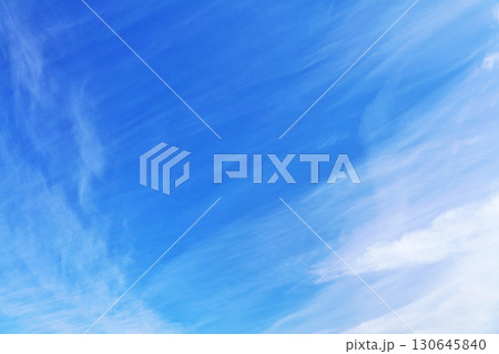 秋の青空と雲 秋の青空と雲 130645840