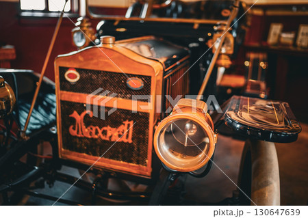 アンティークカーの正面 130647639