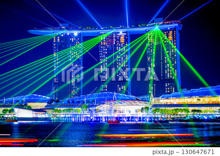 レーザーショーとマリーナベイサンズ 130647671
