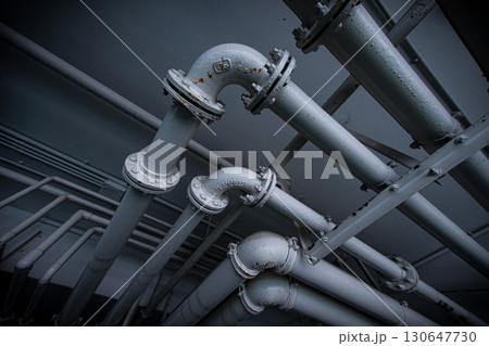 重厚な鉄パイプ群 重厚な鉄パイプ群 130647730