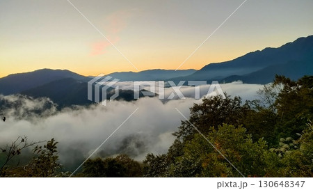 幻想的な雲海の大瀑布・魚沼「滝雲」の絶景 130648347