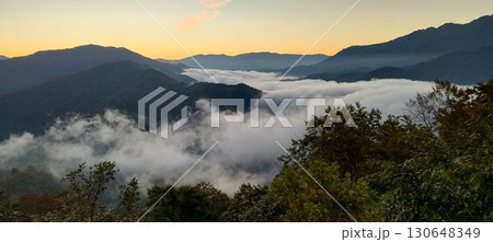 幻想的な雲海の大瀑布・魚沼「滝雲」の絶景 130648349
