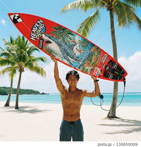 青い空の下、ビーチでサーフボードを持つ日本人男性サーファーのポートレート 130650099