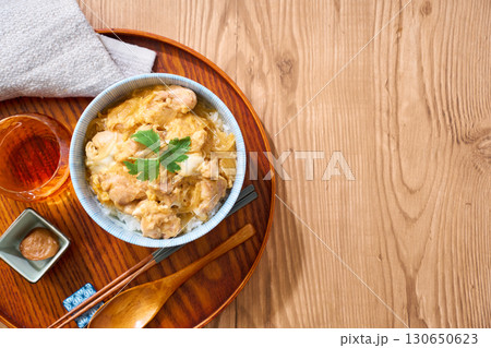 親子丼|鶏肉と卵の定番和食丼もの 親子丼|鶏肉と卵の定番和食丼もの 130650623