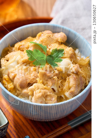 親子丼｜鶏肉と卵の定番和食丼もの 130650627