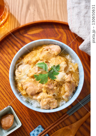 親子丼|鶏肉と卵の定番和食丼もの 親子丼|鶏肉と卵の定番和食丼もの 130650631