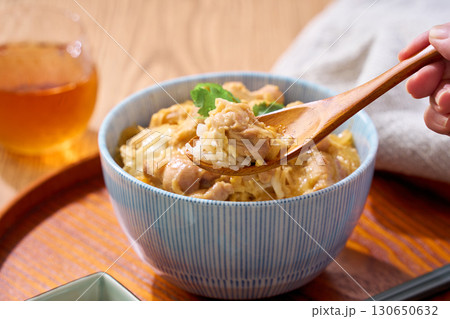 親子丼|鶏肉と卵の定番和食丼もの 親子丼|鶏肉と卵の定番和食丼もの 130650632