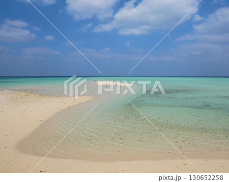 宮古島の絶景　池間大橋から見える浅い海 130652258