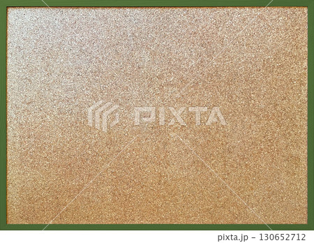 木製フレームの抹茶色の細い枠のあるコルクボードの背景画像 130652712