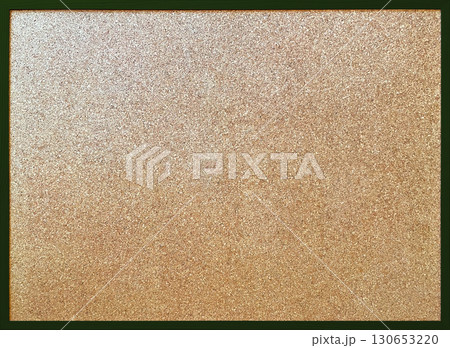 木製フレームの濃い抹茶色の細い枠のあるコルクボードの背景画像 木製フレームの濃い抹茶色の細い枠のあるコルクボードの背景画像 130653220