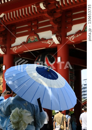 日傘をさす和服の女性 日傘をさす和服の女性 130653735