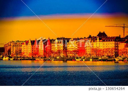 ストックホルムの水辺の街並みのイメージ 130654264