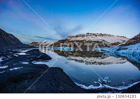 氷河湖の夜明け 130654285