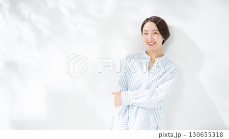 女性 笑顔 女性 笑顔 130655318