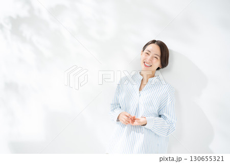 女性 笑顔 女性 笑顔 130655321