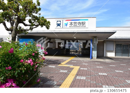 名古屋市　名鉄本笠寺駅と駅前風景 130655475