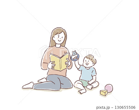 本を読むお母さんと、おもちゃで遊ぶ赤ちゃん、子供 本を読むお母さんと、おもちゃで遊ぶ赤ちゃん、子供 130655506