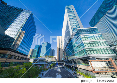 大阪駅　駅前風景　 130655968