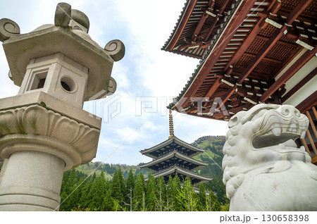 清大寺（越前大仏）の五重塔、福井県勝山市にそびえる日本最大級の高層仏塔 130658398