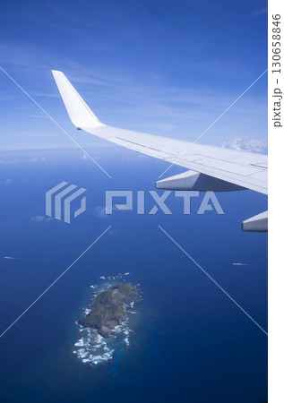 飛行機から見た日本の島々 130658846