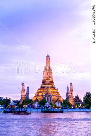 ワットアルン　夕景 130658869