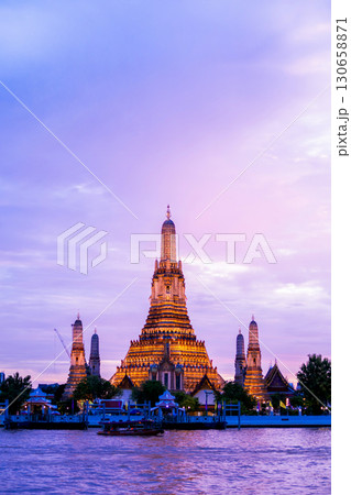 ワットアルン　夕景 130658871