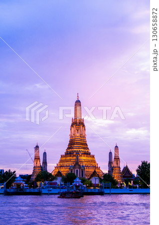 ワットアルン　夕景 130658872