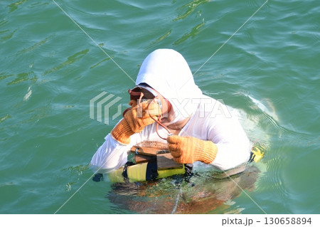 漁と海女 漁と海女 130658894