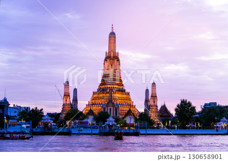 ワットアルン　夕景 130658901