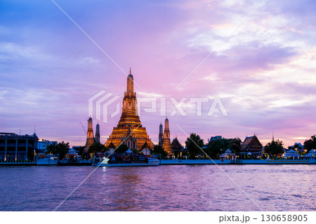 ワットアルン　夕景 130658905