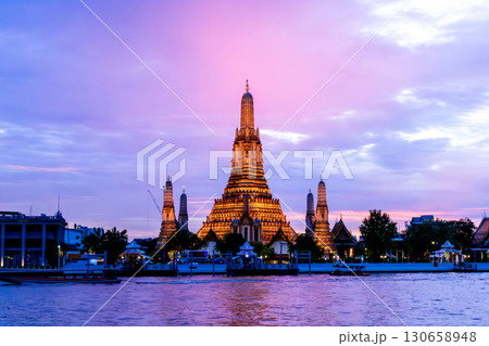 ワットアルン　夕景 130658948