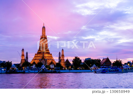 ワットアルン　夕景 130658949