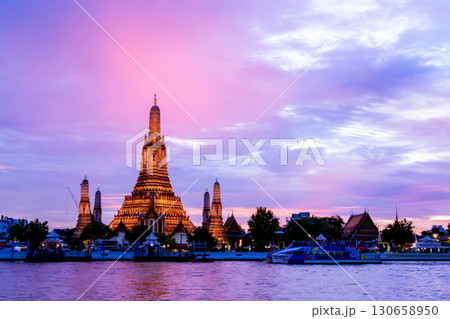 ワットアルン　夕景 130658950