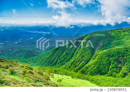 栃木県日光市　霧降高原の登山道から見る景色 130659051