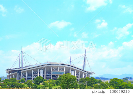 愛知県豊田市、新緑の豊田スタジアムとその周辺の風景 130659239