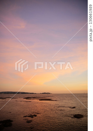 海に沈む夕日 130661989