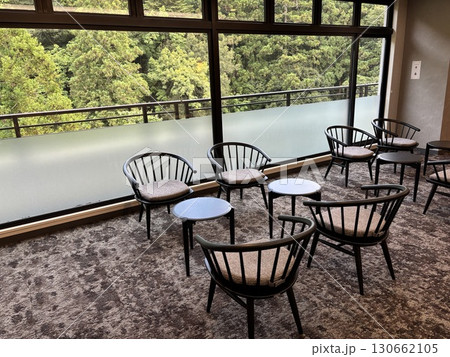 温泉旅館のラウンジ 130662105