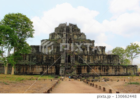 プラサット・トムのピラミッド全体像 130662448