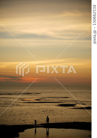 海に沈む夕日 海に沈む夕日 130662538