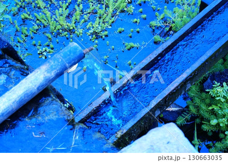 カラー　川　水　石　岩（2025年9月登録） 130663035