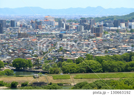 初夏の高梁川：酒津取水樋門／酒津公園俯瞰（岡山県倉敷市） 130663192