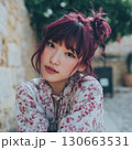 ロングお団子の女性 130663531