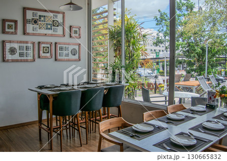 おしゃれなレストラン 130665832